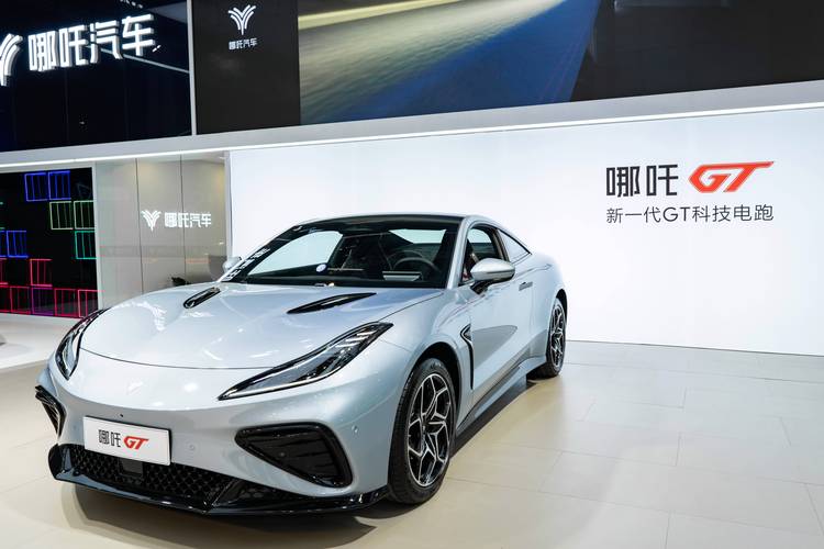 惠州167哪吒汽车在智能汽车领域的表现，领途汽车在新能源汽车市场中的影响力